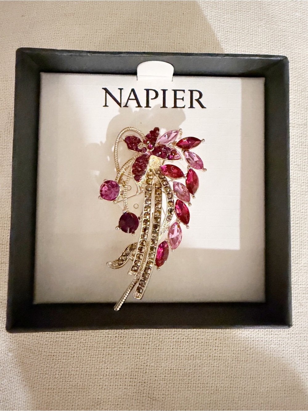 NWB NAPIER Gold-Tone Flower Brooch Pin with Pink and Fuchsia Crystals Sparkle